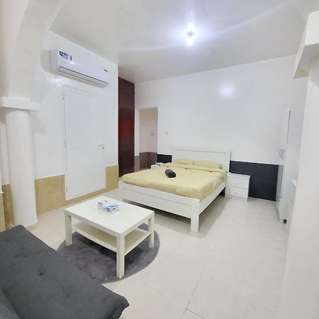 Corniche Full Studio Apartment อาบูดาบี ภายนอก รูปภาพ