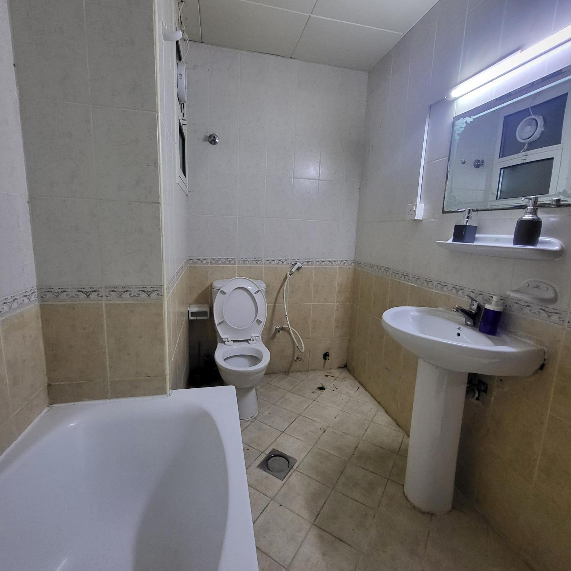 Corniche Full Studio Apartment อาบูดาบี ภายนอก รูปภาพ