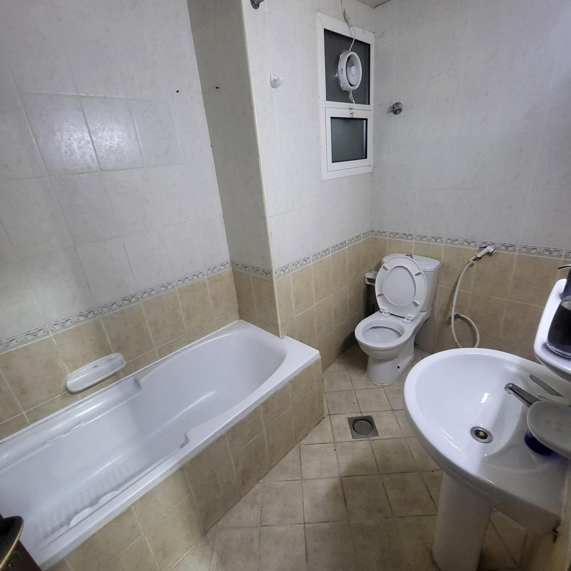 Corniche Full Studio Apartment อาบูดาบี ภายนอก รูปภาพ